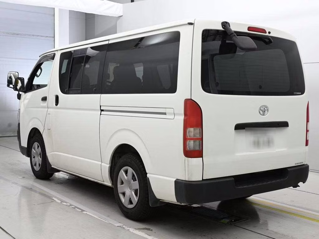 TOYOTA REGIUS ACE