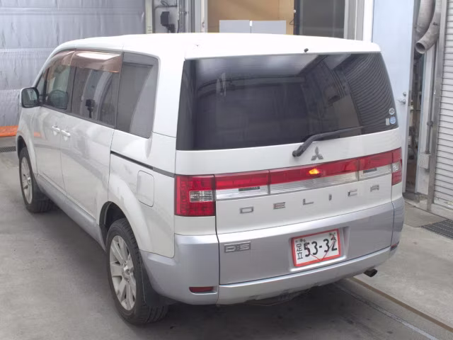 MITSUBISHI DELICA D:5