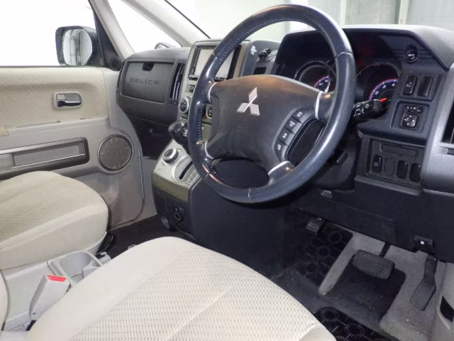 MITSUBISHI DELICA D:5