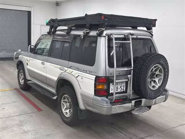 MITSUBISHI PAJERO