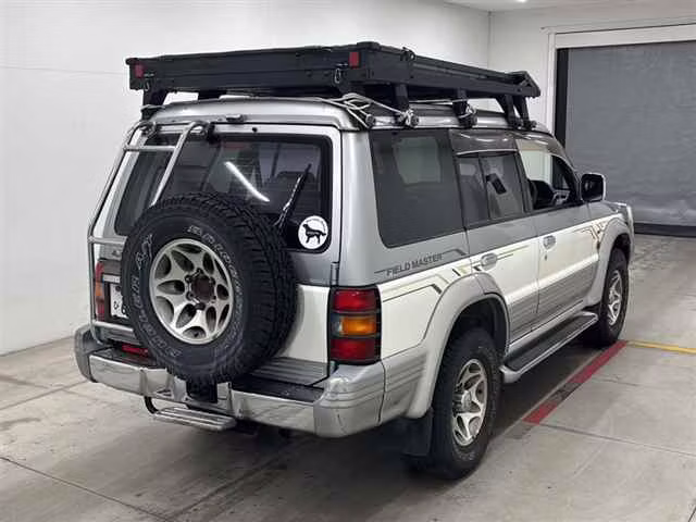 MITSUBISHI PAJERO