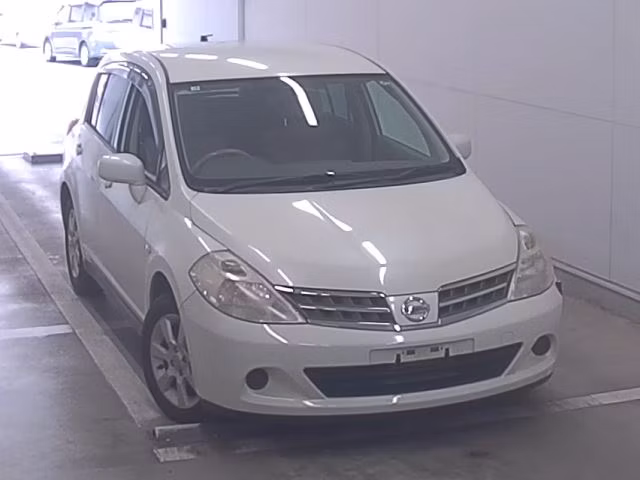 NISSAN TIIDA