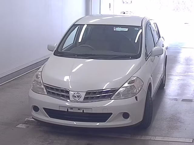NISSAN TIIDA