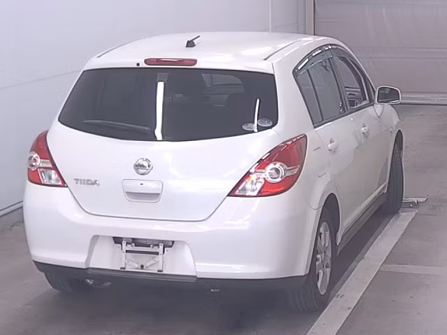 NISSAN TIIDA