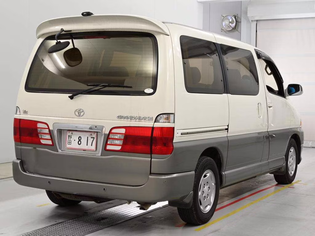 TOYOTA GRAND HIACE