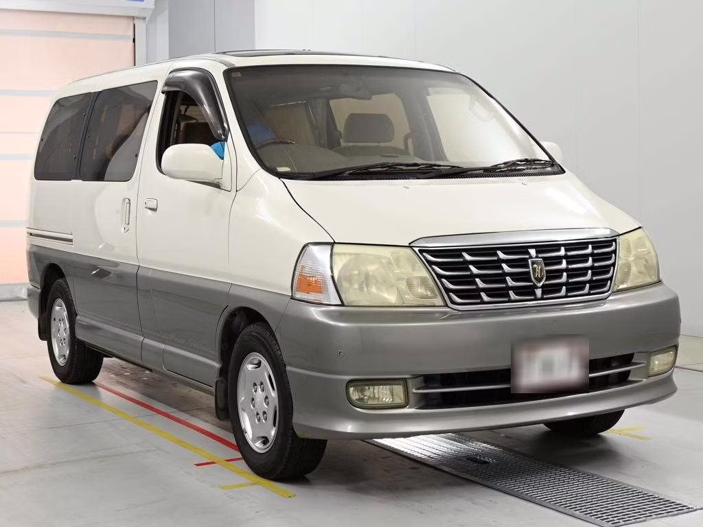 TOYOTA GRAND HIACE