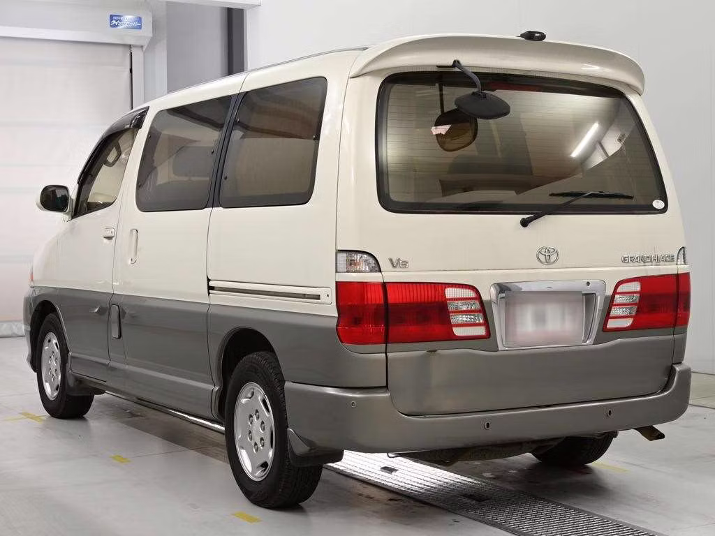 TOYOTA GRAND HIACE