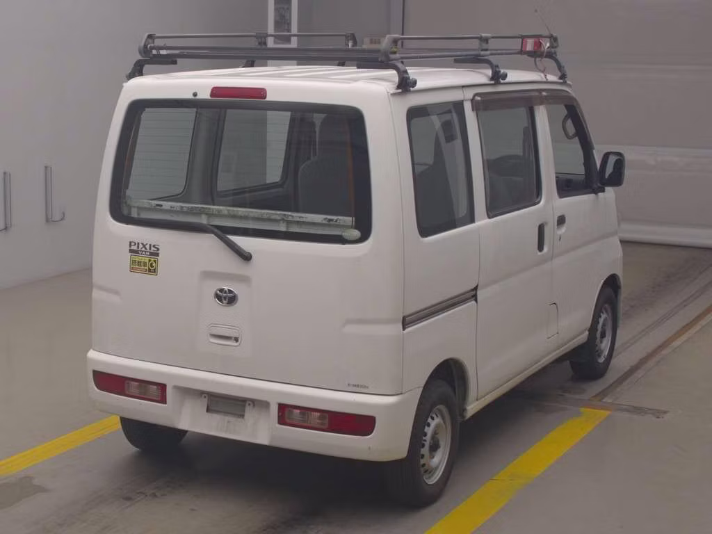 TOYOTA PIXIS VAN
