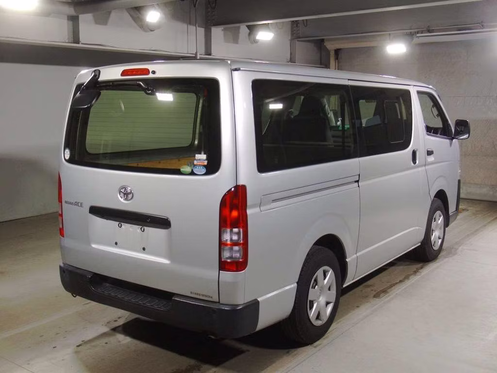 TOYOTA REGIUS ACE