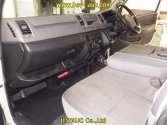 TOYOTA REGIUS ACE
