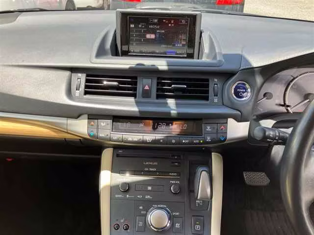 LEXUS CT200H