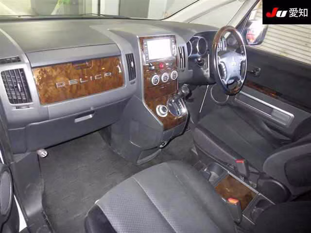 MITSUBISHI DELICA D:5