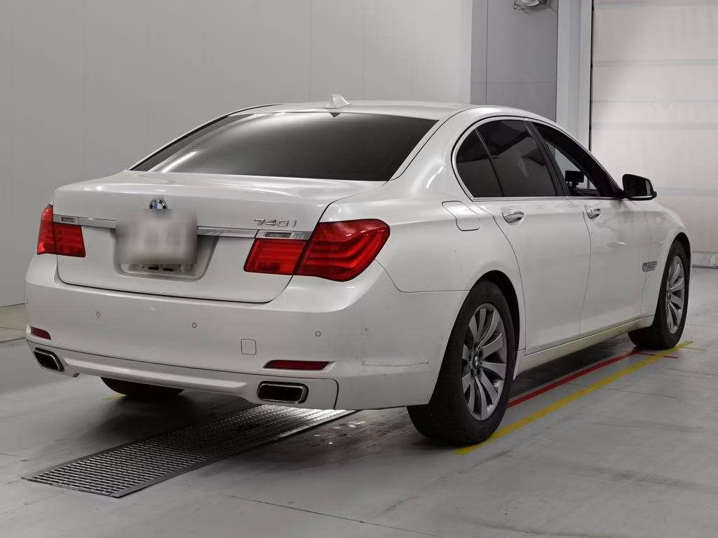 BMW 7-SERIES