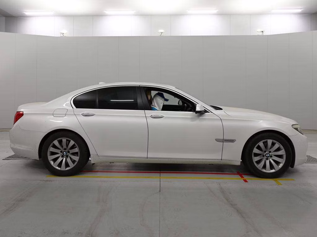 BMW 7-SERIES