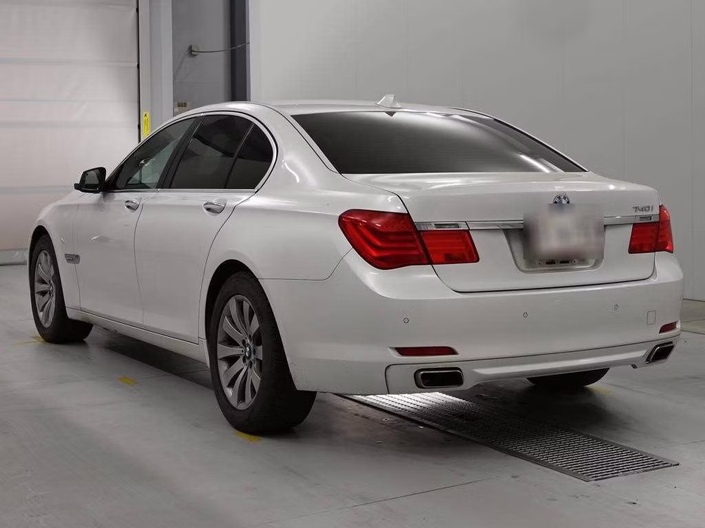 BMW 7-SERIES