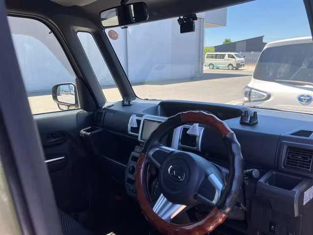 DAIHATSU WAKE