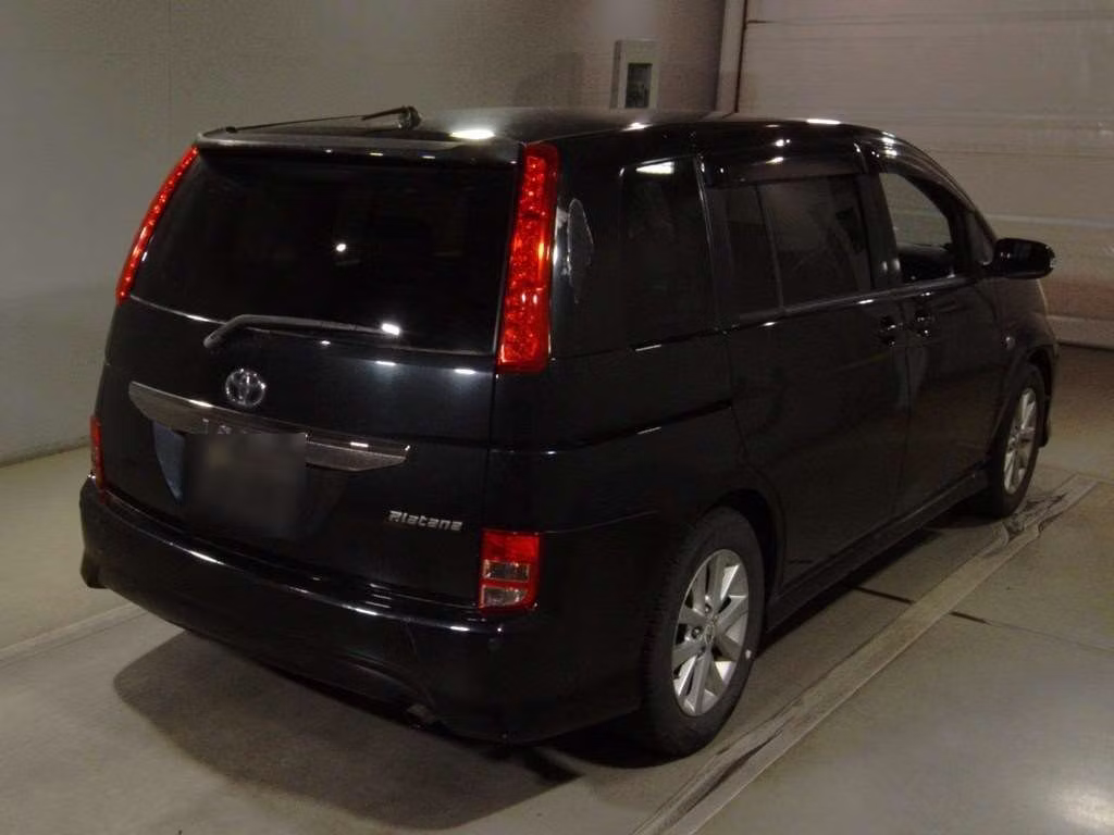 TOYOTA ISIS