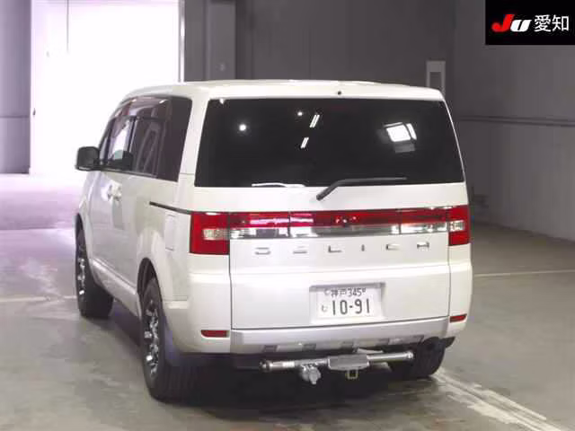 MITSUBISHI DELICA D:5