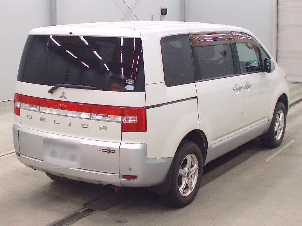 MITSUBISHI DELICA D:5