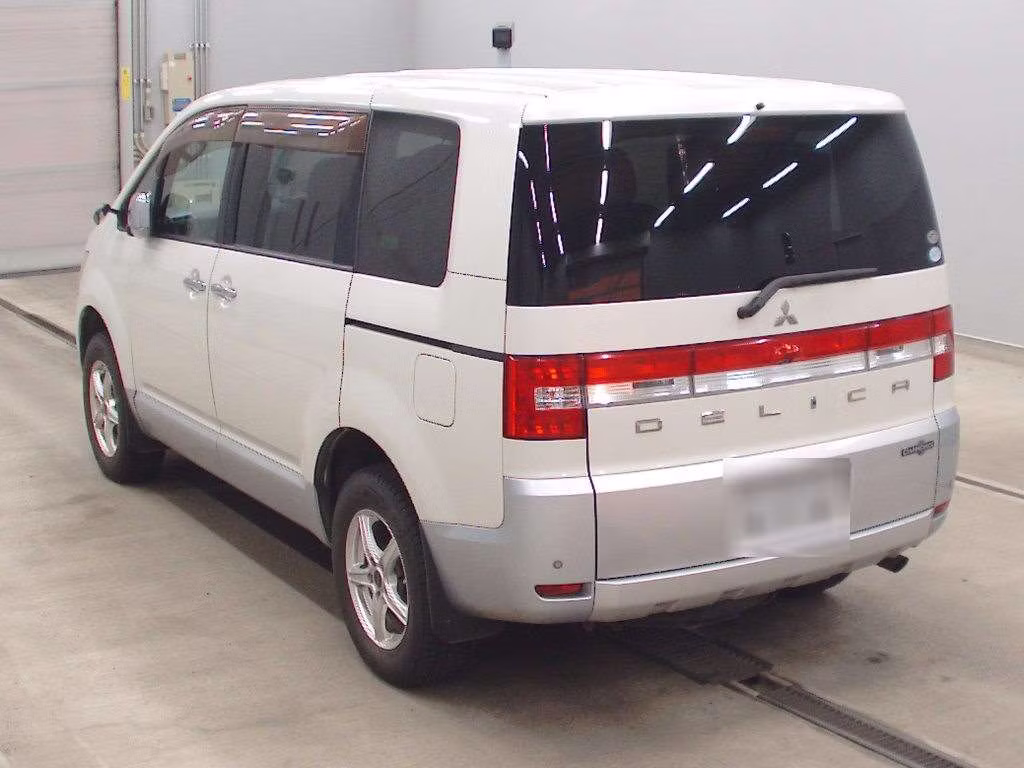 MITSUBISHI DELICA D:5