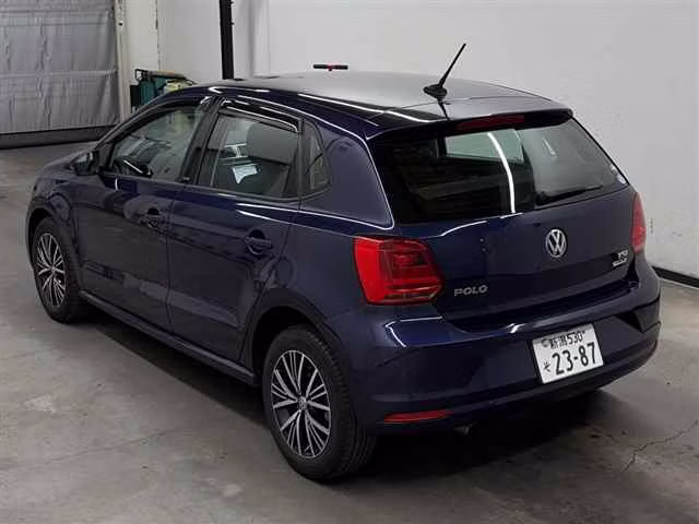 VOLKSWAGEN POLO