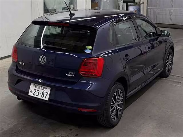 VOLKSWAGEN POLO