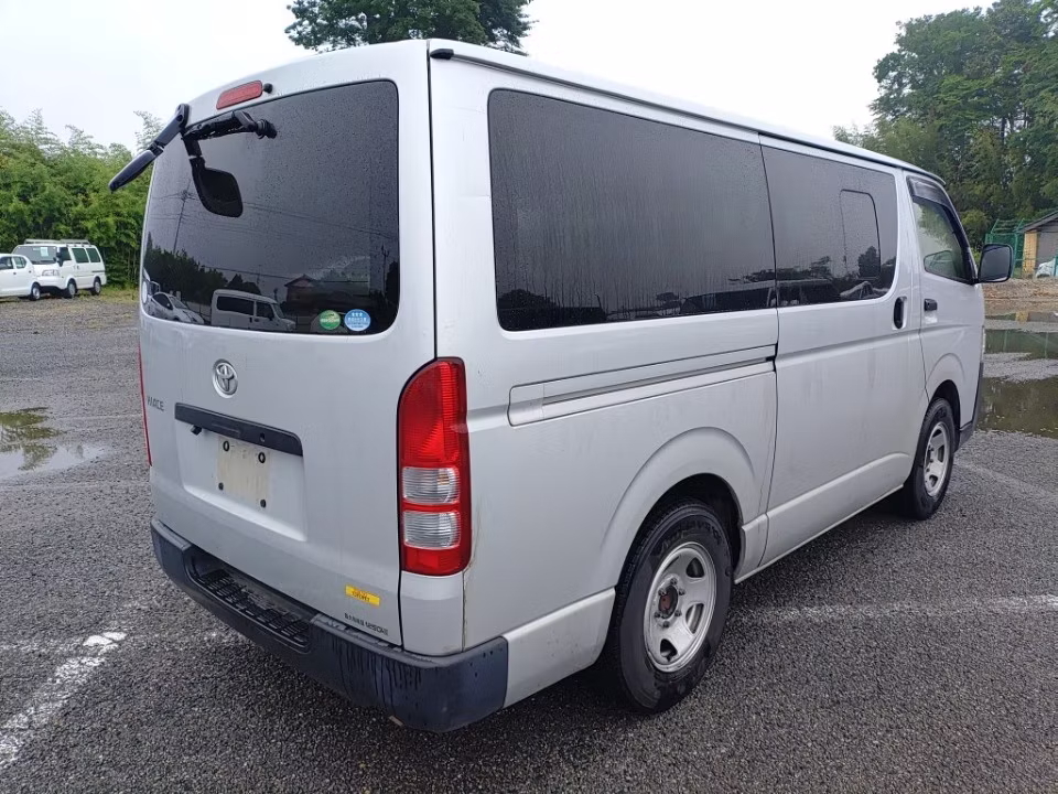 TOYOTA REGIUS ACE