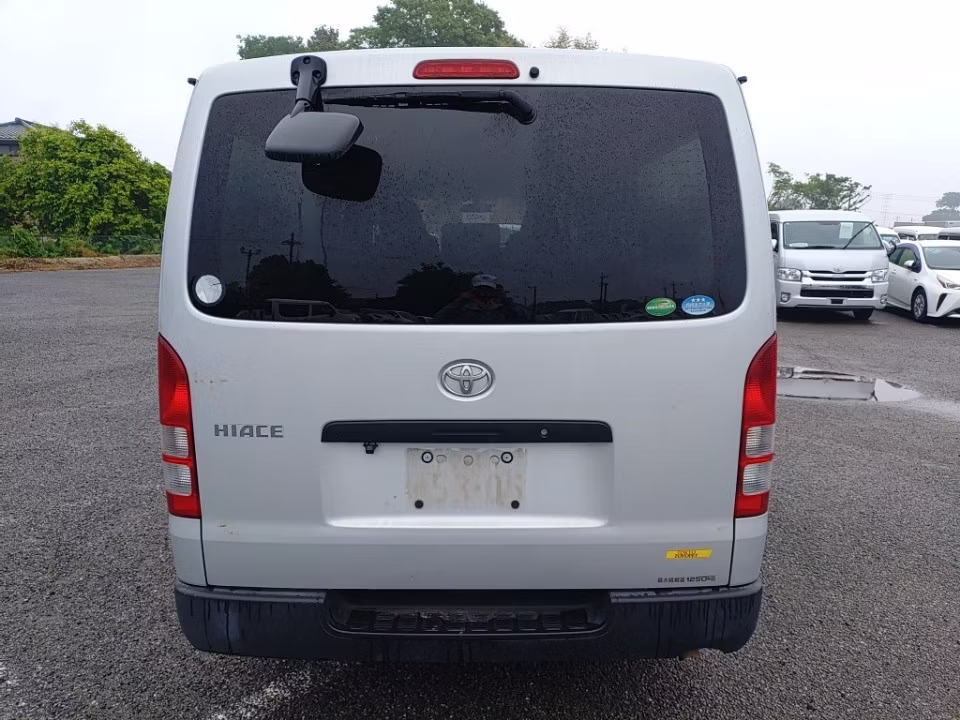 TOYOTA REGIUS ACE