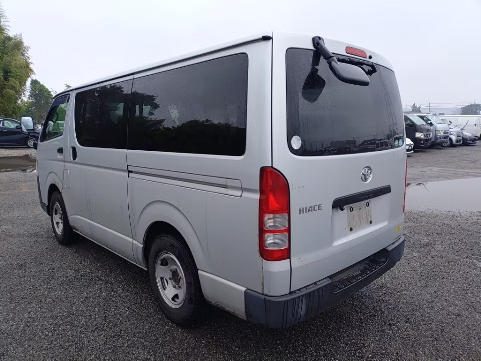 TOYOTA REGIUS ACE