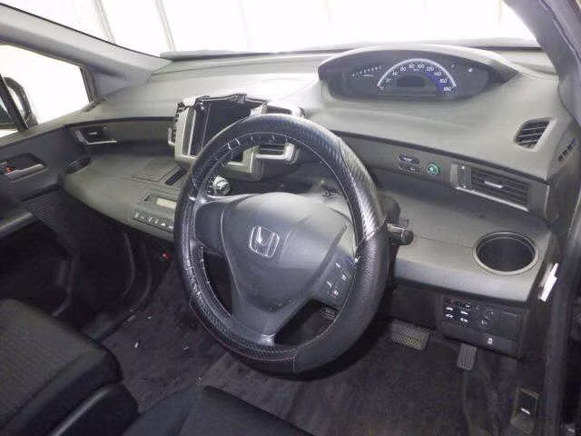 HONDA FREED SPIKE