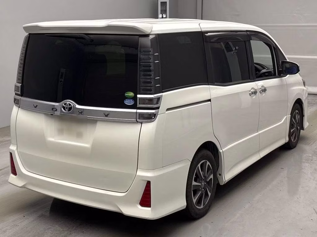TOYOTA VOXY