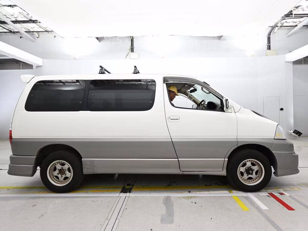 TOYOTA GRAND HIACE