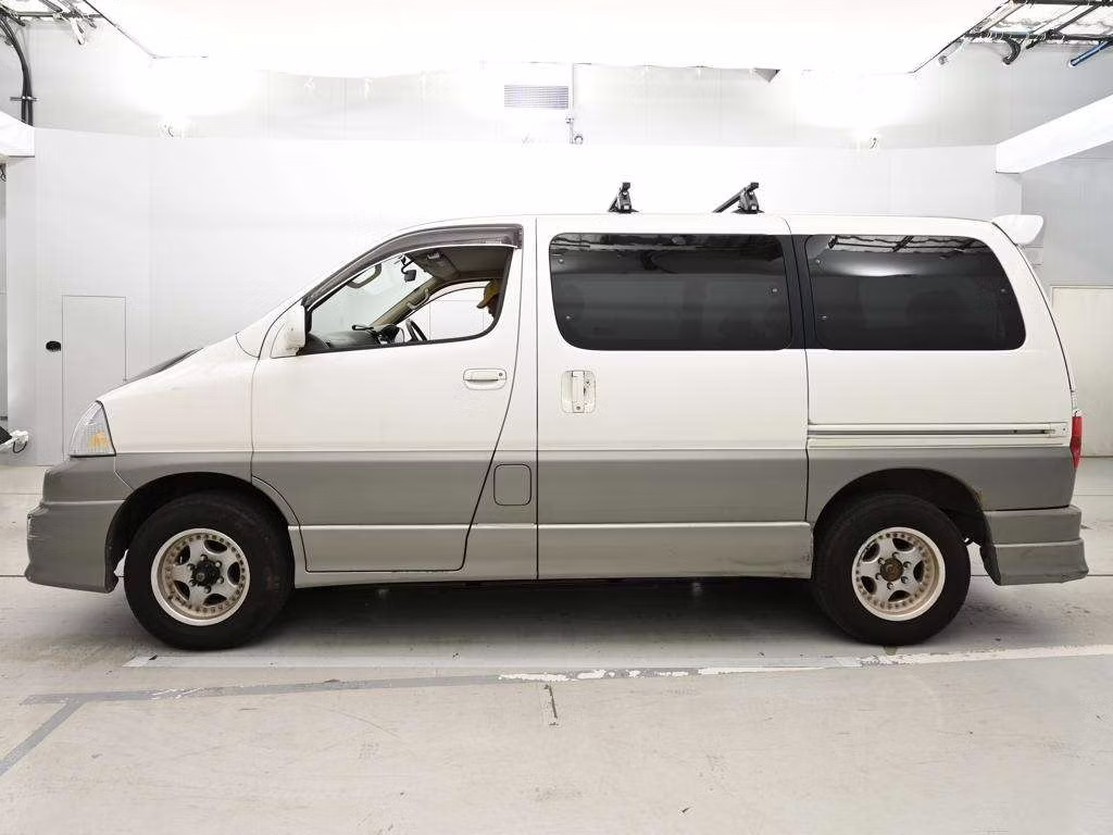 TOYOTA GRAND HIACE