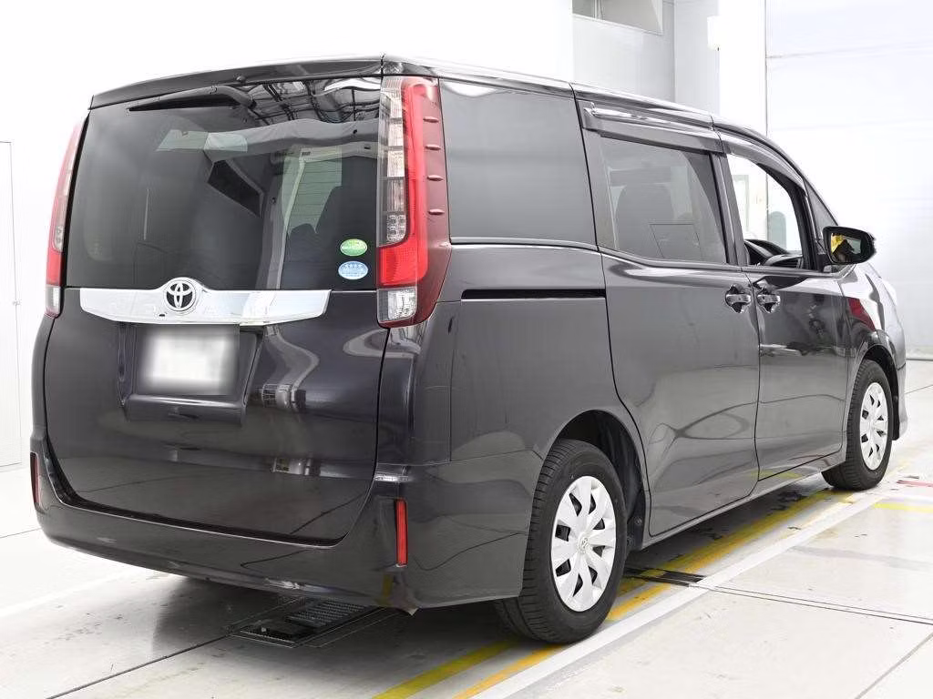 TOYOTA NOAH