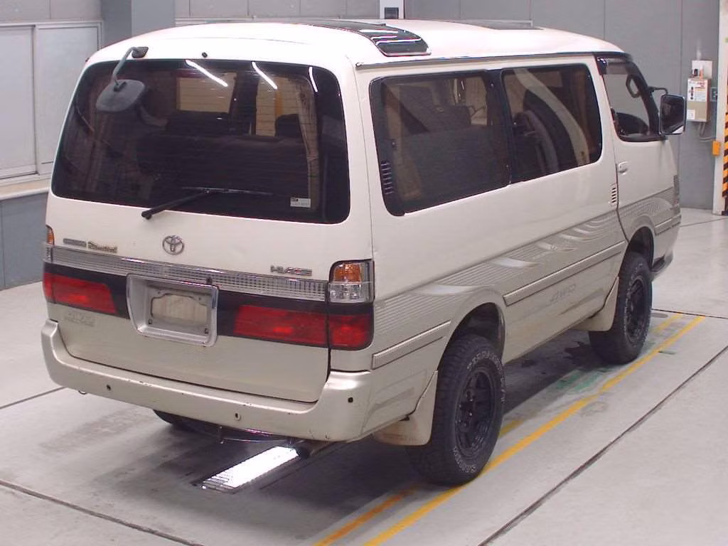 TOYOTA HIACE
