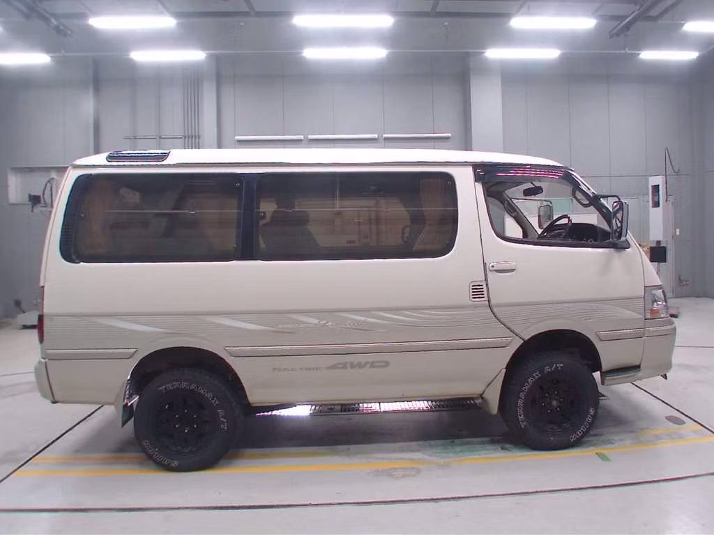 TOYOTA HIACE