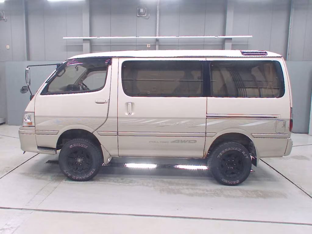 TOYOTA HIACE