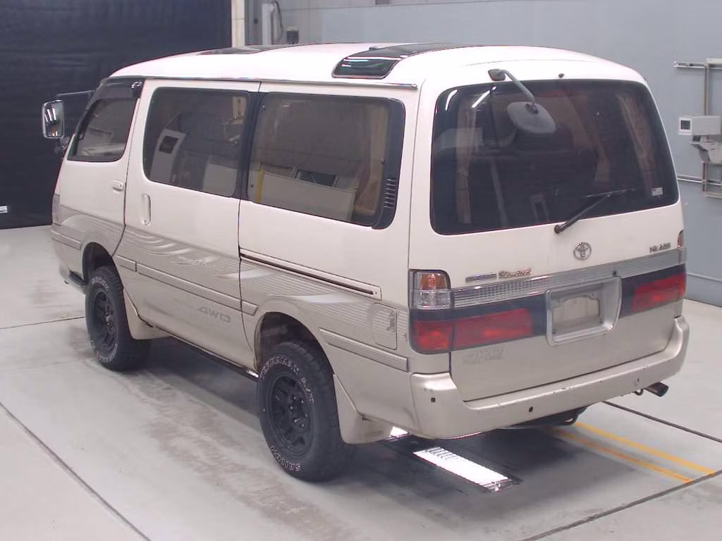 TOYOTA HIACE