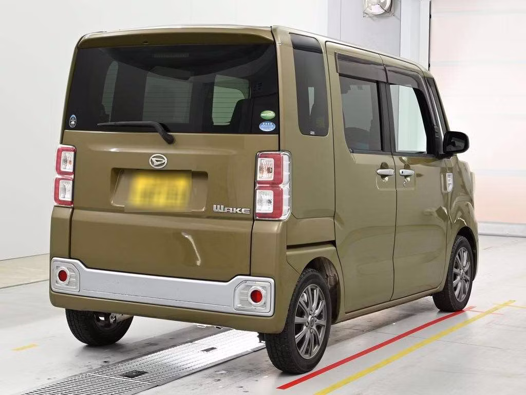 DAIHATSU WAKE