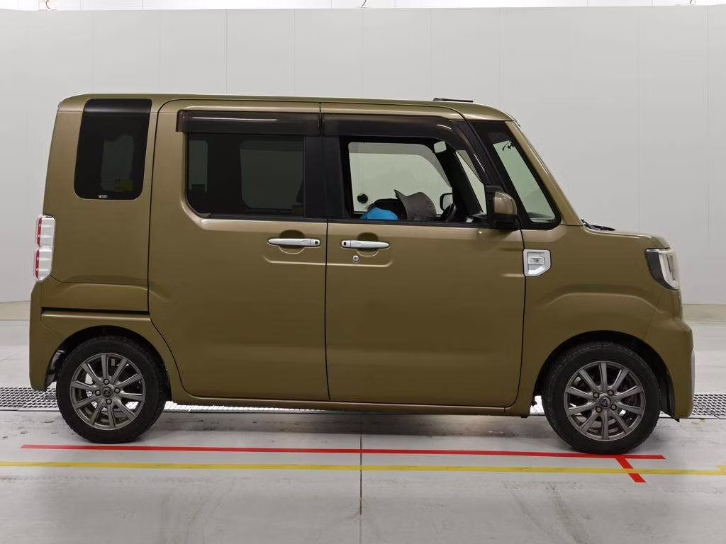 DAIHATSU WAKE