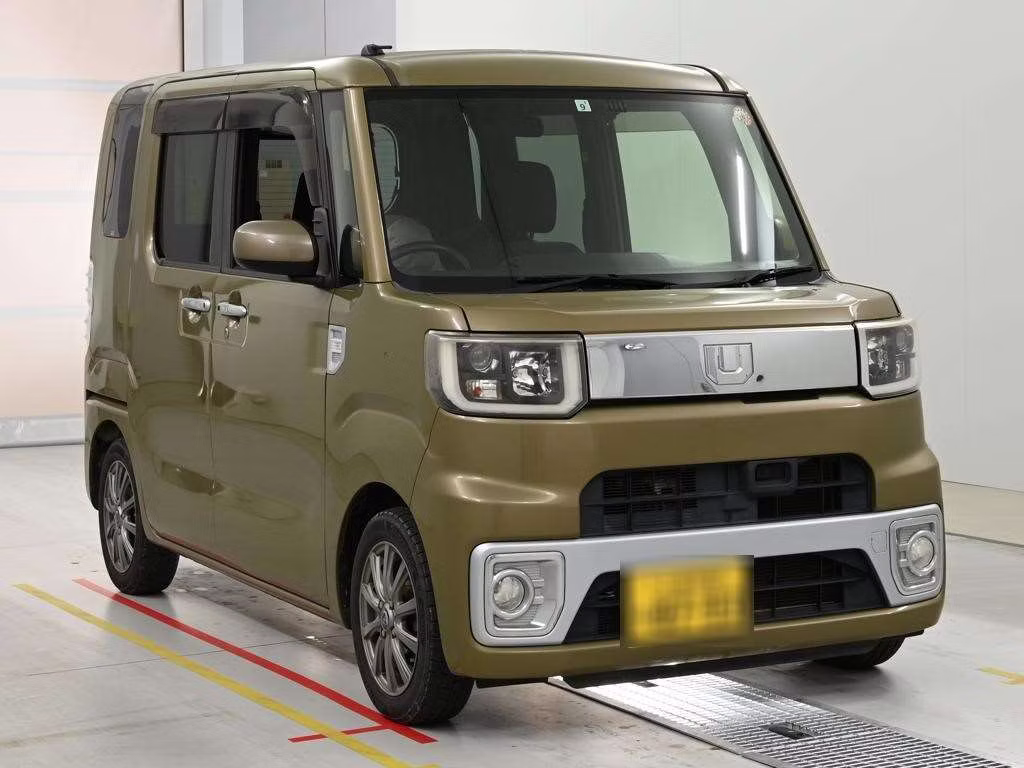 DAIHATSU WAKE
