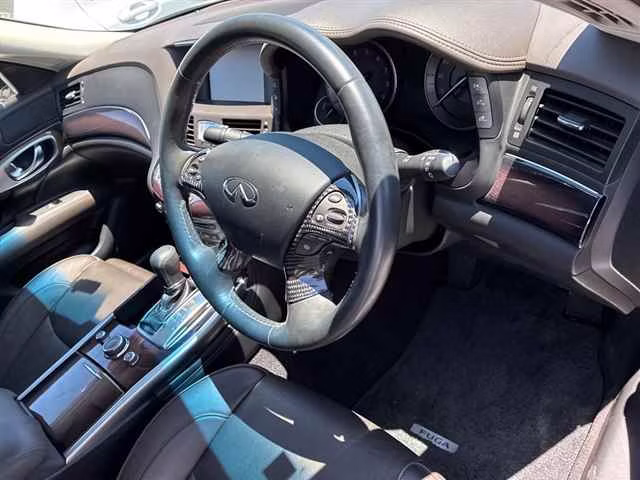 NISSAN FUGA