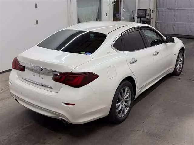 NISSAN FUGA