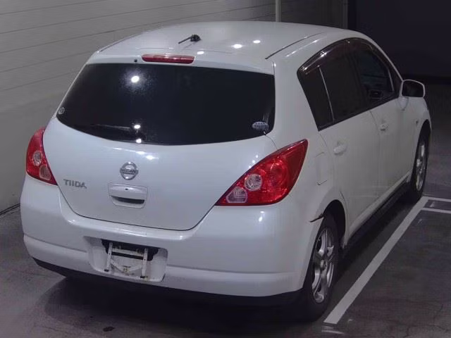 NISSAN TIIDA