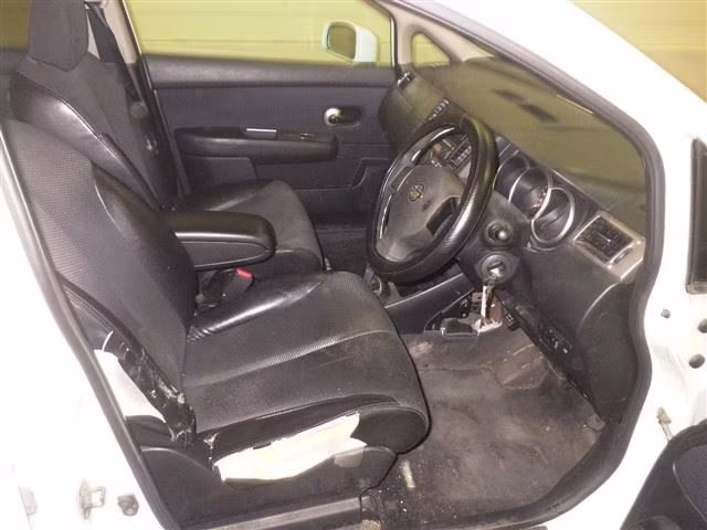 NISSAN TIIDA