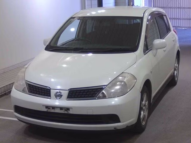 NISSAN TIIDA