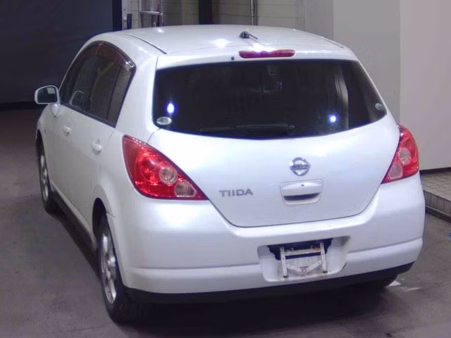 NISSAN TIIDA