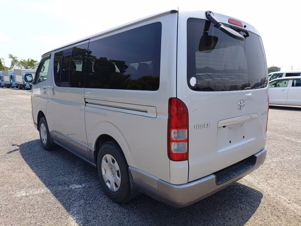TOYOTA REGIUS ACE