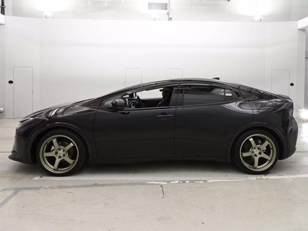 TOYOTA PRIUS
