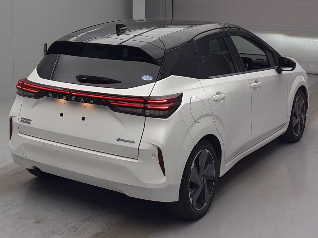 NISSAN AURA